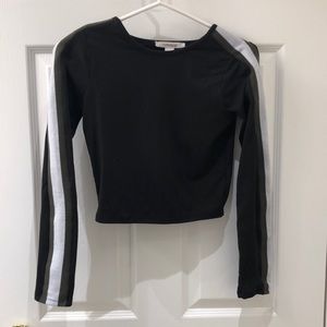 Black long sleeve crop top